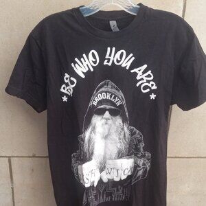 Bushwick, Brooklyn (New York) T-Shirt "Be Who you Are" Black + White Graphic (S)